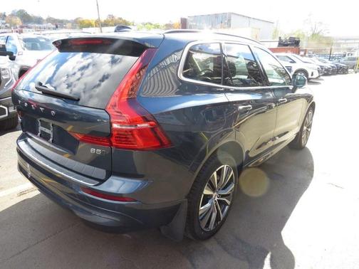 2022 Volvo XC60 B5 Momentum