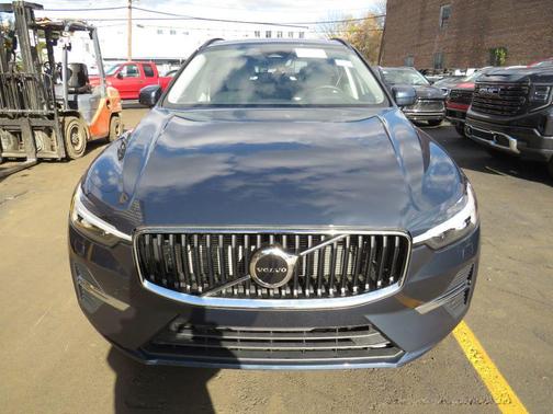 2022 Volvo XC60 B5 Momentum