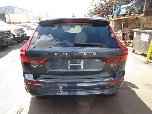 2022 Volvo XC60 B5 Momentum