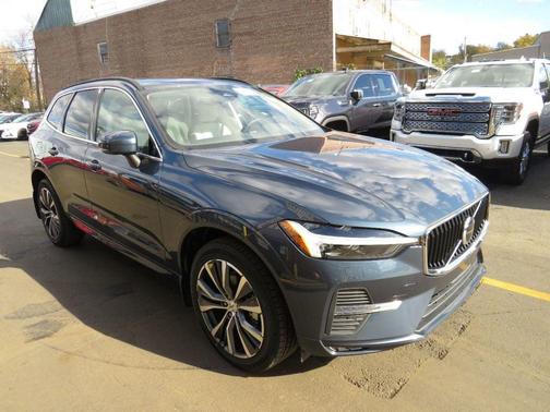2022 Volvo XC60 B5 Momentum