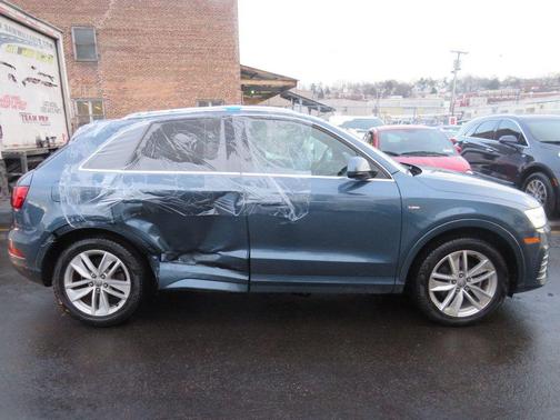2018 Audi Q3 2.0 TFSI Premium Plus quattro AWD(clear title)