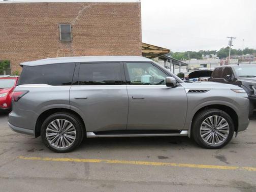 2025 INFINITI QX80 SENSORY AWD