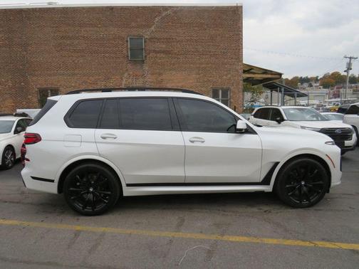 2023 BMW X7 xDrive40i