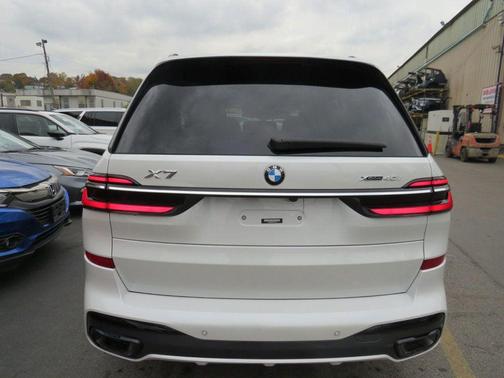 2023 BMW X7 xDrive40i