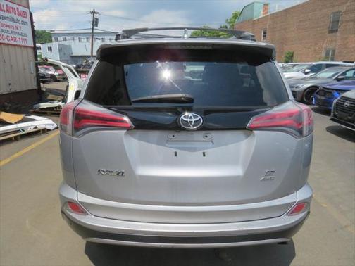 2017 Toyota RAV4 SE