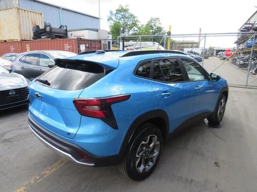 Marina Blue Metallic 2026 Chevrolet Trax LT