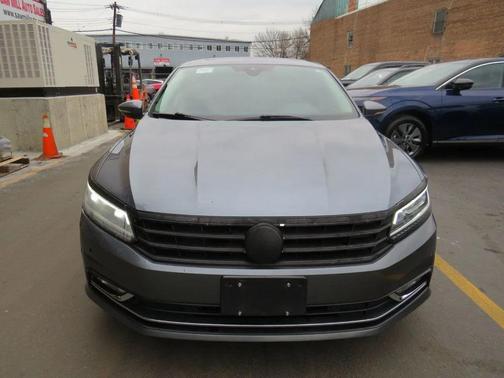2017 Volkswagen Passat 1.8T SEL Premium