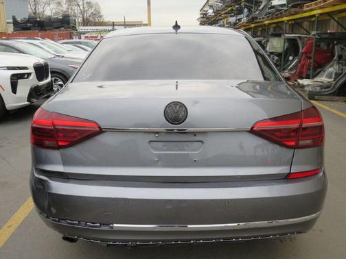 2017 Volkswagen Passat 1.8T SEL Premium