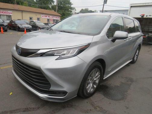 2021 Toyota Sienna LE