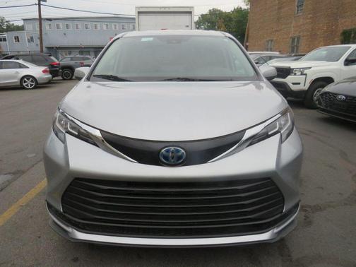 2021 Toyota Sienna LE