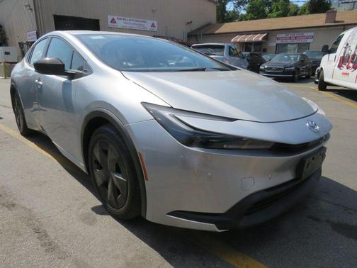 2025 Toyota Prius LE