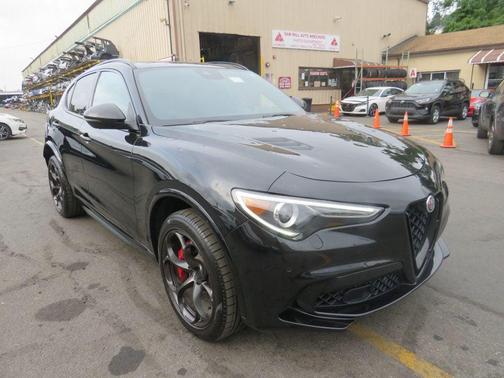 2021 Alfa Romeo Stelvio Quadrifoglio