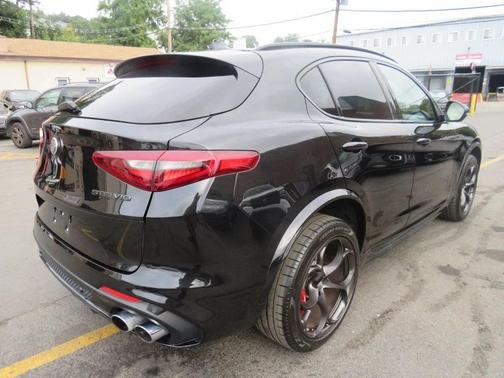 2021 Alfa Romeo Stelvio Quadrifoglio
