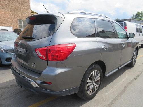 2017 Nissan Pathfinder SV