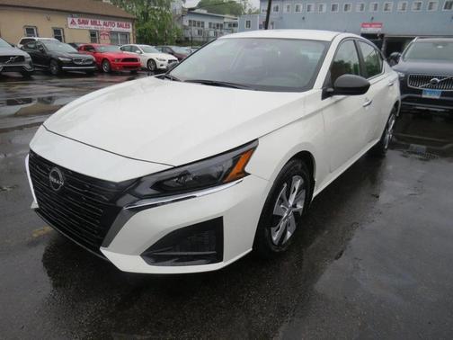 2025 Nissan Altima S FWD