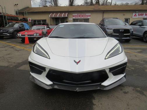 White Pearl Metallic Tricoat 2023 Chevrolet Corvette Stingray w/3LT