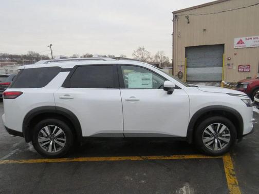 2025 Nissan Pathfinder SL FWD