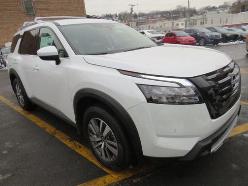 2025 Nissan Pathfinder SL FWD