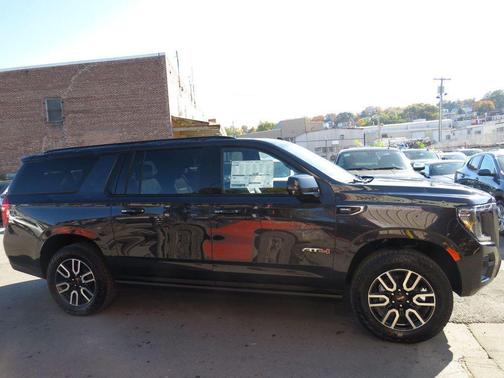 2023 GMC Yukon XL 4WD AT4