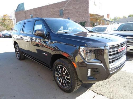 2023 GMC Yukon XL 4WD AT4