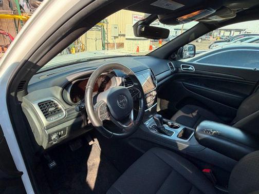 2020 Jeep Grand Cherokee Laredo