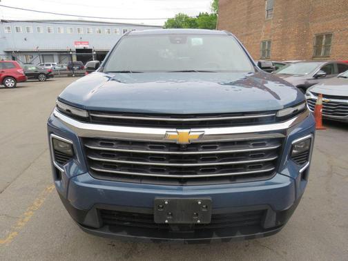 Lakeshore Blue Metallic 2025 Chevrolet Traverse LT