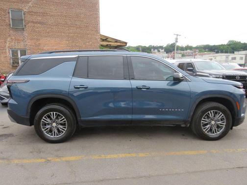 Lakeshore Blue Metallic 2025 Chevrolet Traverse LT