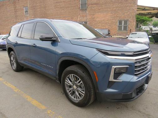 Lakeshore Blue Metallic 2025 Chevrolet Traverse LT