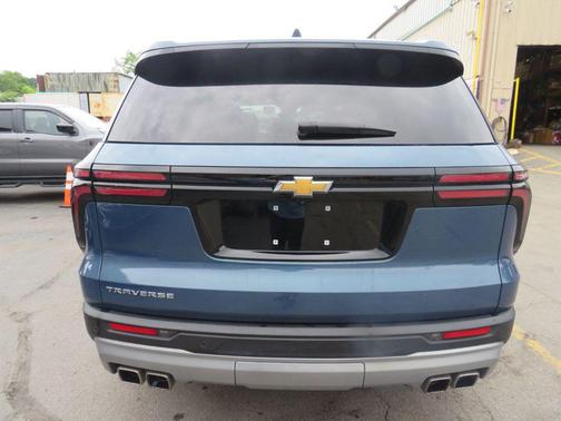 Lakeshore Blue Metallic 2025 Chevrolet Traverse LT