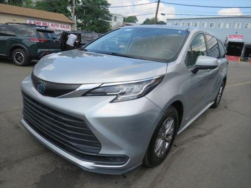 2021 Toyota Sienna LE