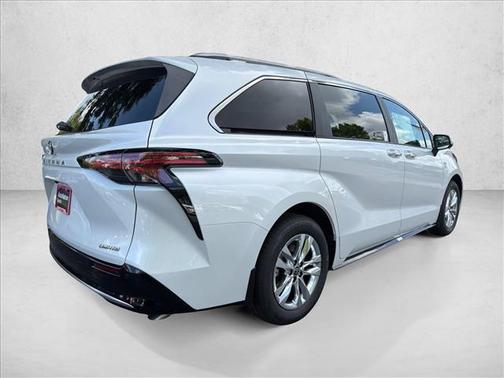 Wind Chill Pearl 2026 Toyota Sienna Limited