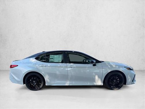 Wind Chill Pearl w/Midnight Black Metallic Roof 2026 Toyota Camry XSE