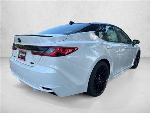 Wind Chill Pearl w/Midnight Black Metallic Roof 2026 Toyota Camry XSE