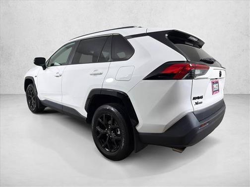 Ice Cap 2024 Toyota RAV4 XLE