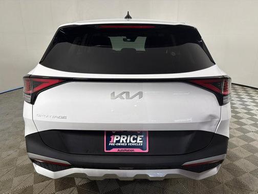 Glacial White Pearl 2024 Kia Sportage EX