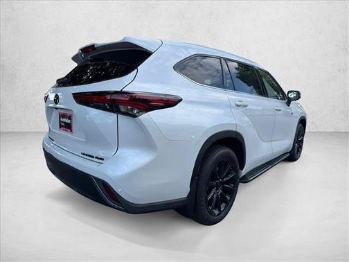Wind Chill Pearl 2026 Toyota Highlander Limited