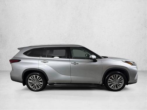 Celestial Silver Metallic 2024 Toyota Highlander Platinum