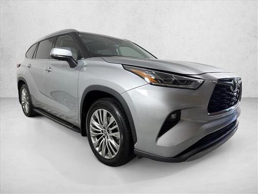 Celestial Silver Metallic 2024 Toyota Highlander Platinum