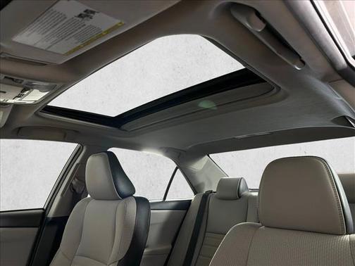 Celestial Silver Metallic 2017 Toyota Camry SE