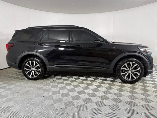 Agate Black Metallic 2025 Ford Explorer ST-Line