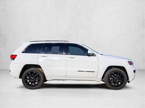 Bright White Clearcoat 2021 Jeep Grand Cherokee Laredo