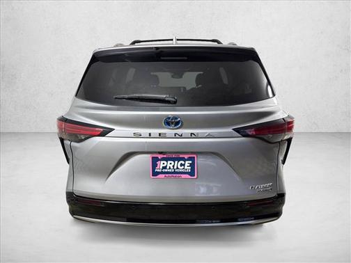 Midnight Black Metallic 2022 Toyota Sienna Platinum