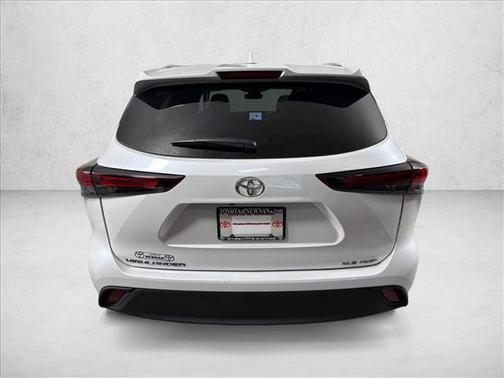 Gray 2025 Toyota Highlander XLE