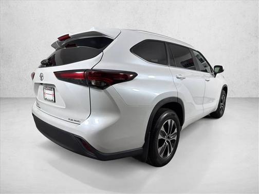 Gray 2025 Toyota Highlander XLE