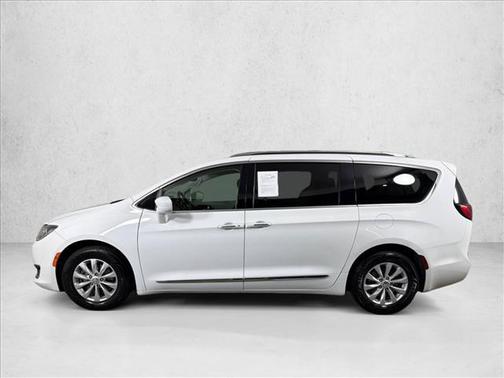 Bright White Clearcoat 2019 Chrysler Pacifica Touring L