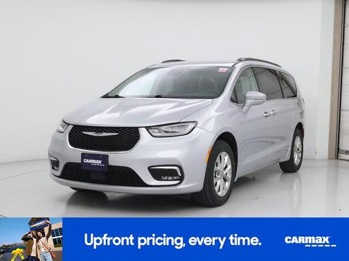 Silver 2022 Chrysler Pacifica Touring L