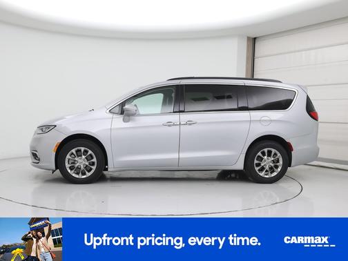 Silver 2022 Chrysler Pacifica Touring L