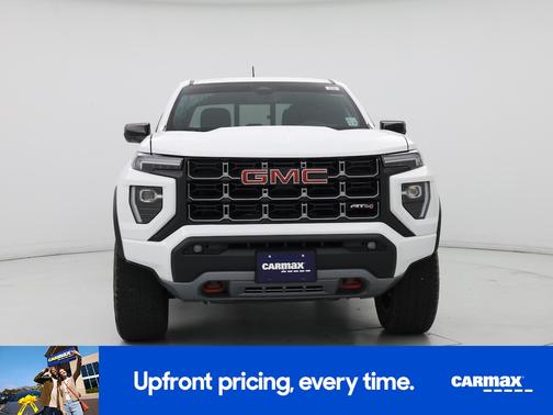 White 2024 GMC Canyon AT4