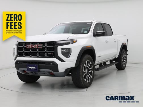 White 2024 GMC Canyon AT4