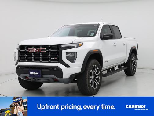 White 2024 GMC Canyon AT4